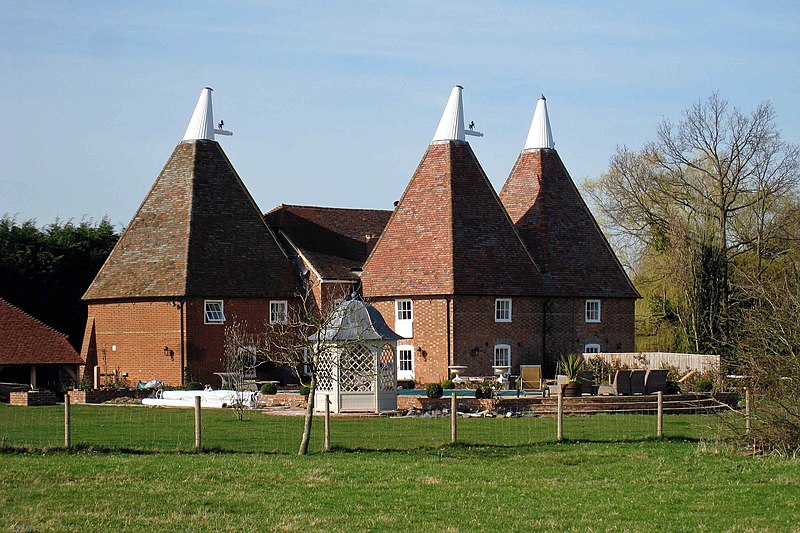 File:The Top Oast House, Little Cheveney, Sheephurst Lane, Marden, Kent - geograph.org.uk - 1206275.jpg