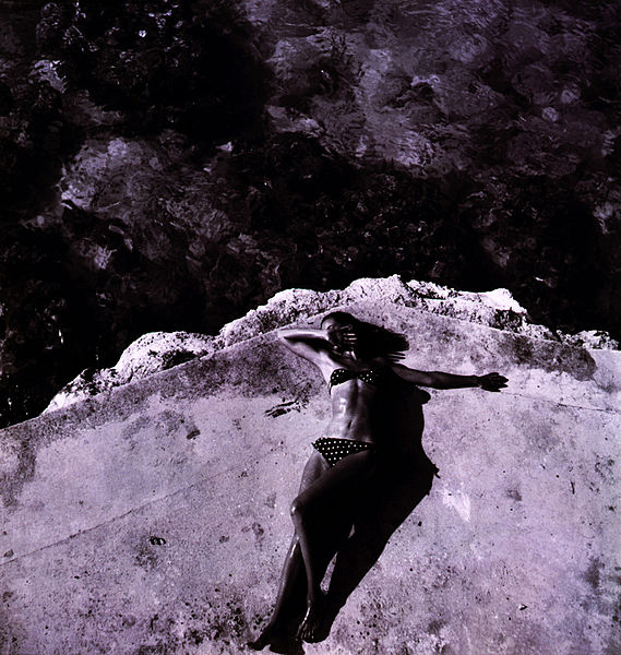 File:Toni Frissell, Dovima in Montego Bay 3g04324u.jpg