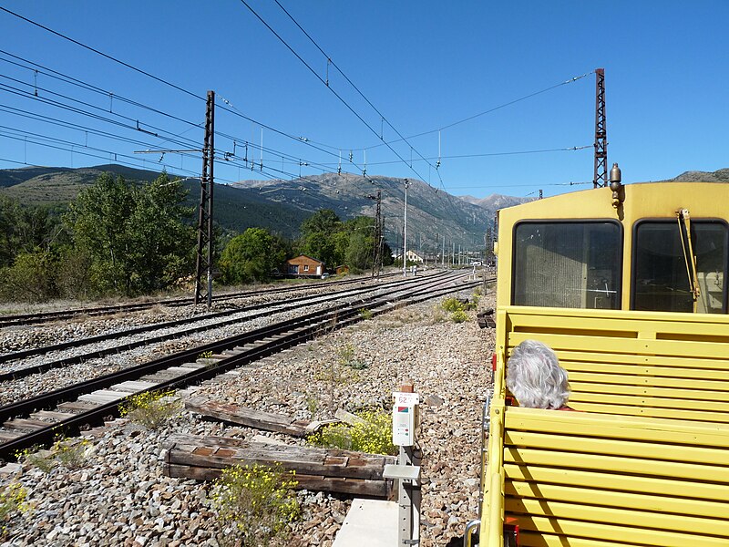 File:Train jaune septembre 2015 20.JPG