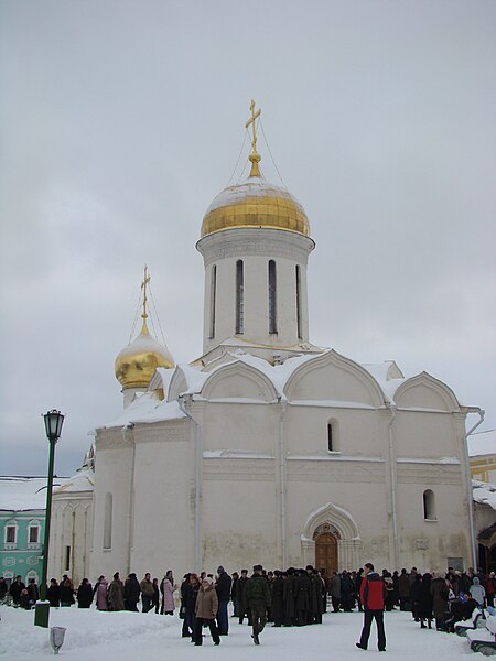 File:Trinity cathedral. Sergiev Posad, Russia.jpg