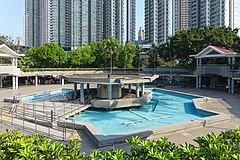 Tung Chau Caddesi Park Plaza terk edilmiş çeşme 201704.jpg