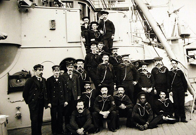 File:U.S. Navy protected cruiser, USS Atlanta, showing the forecastle crew, 1890 - 1910 (24646606743).jpg