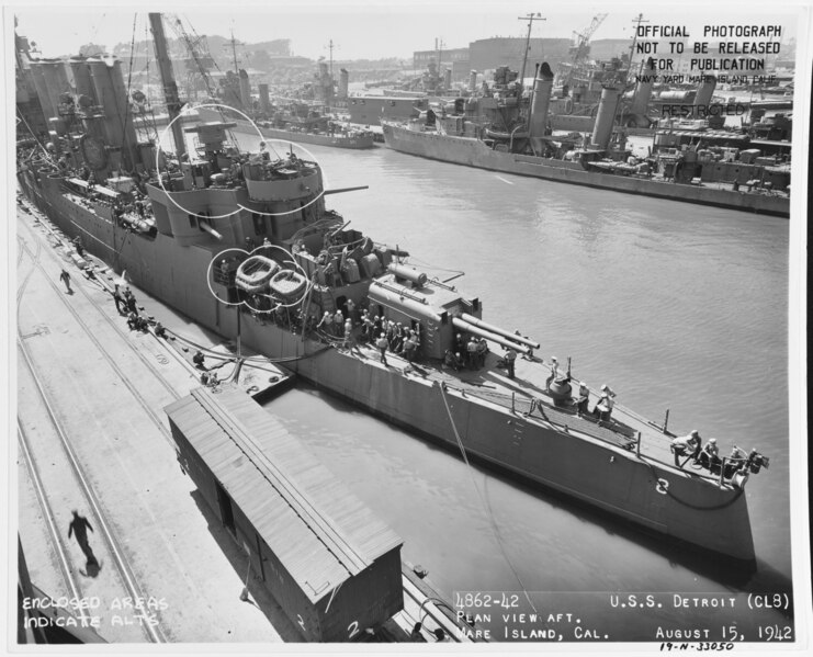 File:USS Detroit (CL-8) - USS Preston (DD-379) - USS Conyngham (DD-371) - 19-N-33050.tif