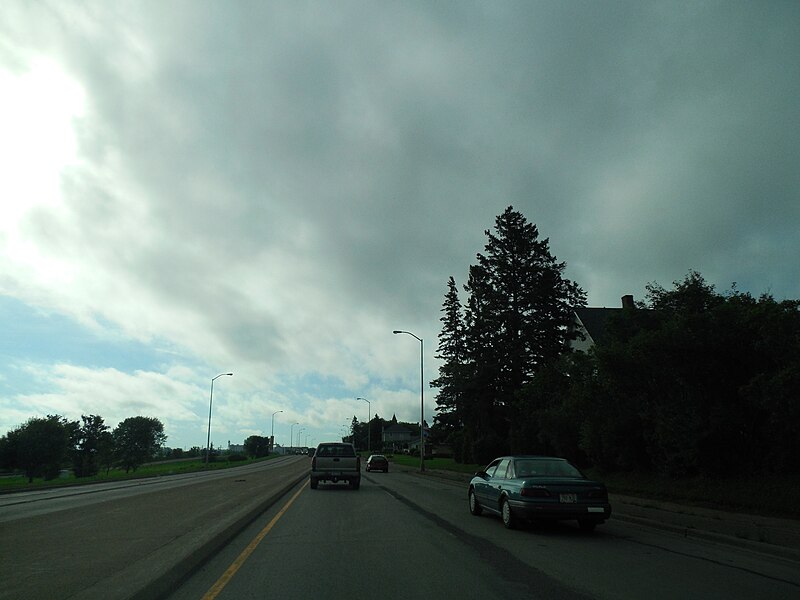 File:US Highway 2 - Wisconsin - 15767341461.jpg