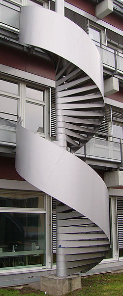 File:Uni-Mannheim Neubau Rettungsleiter.jpg