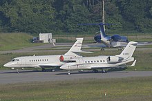 Side by side with a Falcon 2000 Untitled Canadair CL-600-2B16 Challenger 604; D-AMSC@ZRH;08.06.2013 (8990272109).jpg