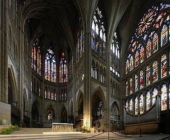 A Catedral de Metz, Alemanha, tem 6 500 m2 de vitrais.