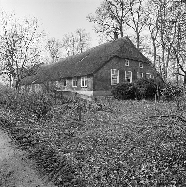 File:Voor- en linker zijgevel - Rouveen - 20193088 - RCE.jpg