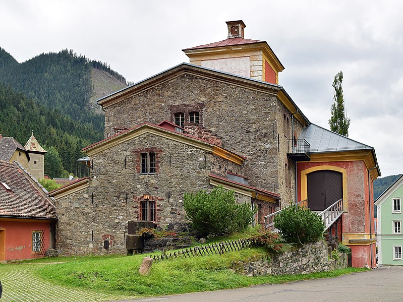 File:Vordernberg - Radwerk IV-Hochofenmuseum - Rückseite.jpg