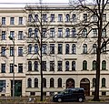 Mietshaus in geschlossener Bebauung und Hinterhaus als Winkelbau