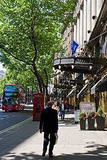 <span class="mw-page-title-main">Aldwych</span> Human settlement in England