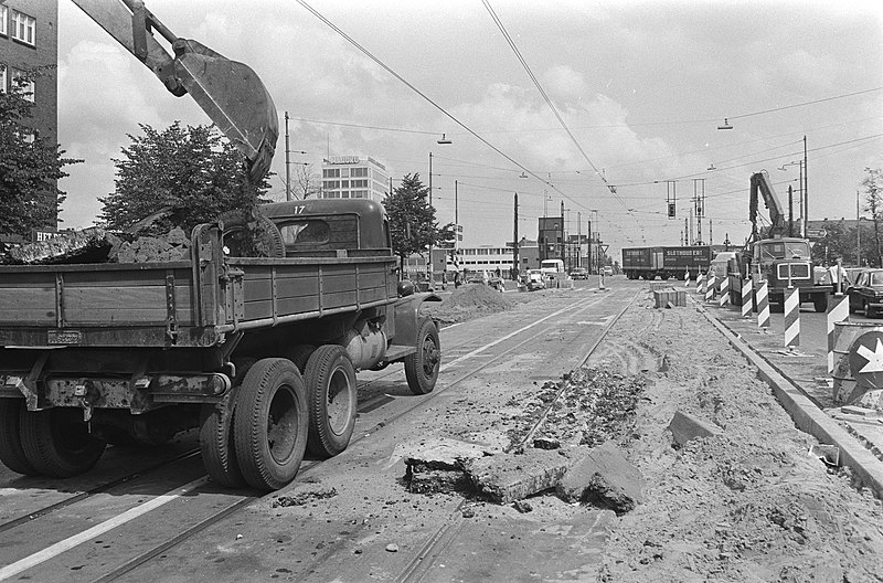 File:Werkzaamheden voor vrije trambaan op Vrijheidslaan, Amsterdam, Bestanddeelnr 924-7818.jpg