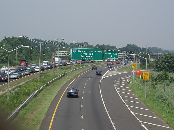 The West Shore Expressway northbound as seen from Meredith Avenue