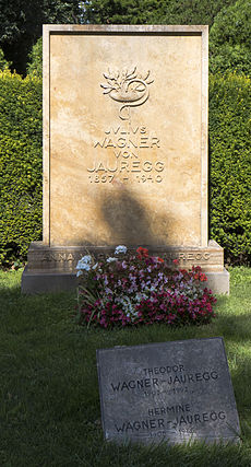 Wien 11 Zentralfriedhof Grab Wagner-Jauregg a.jpg