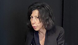 Yasmina Reza: Élete, Művei, Magyarul