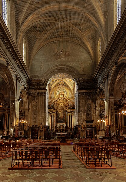 File:(Castres) Cathédrale Saint-Benoît - La nef et le choeur.jpg