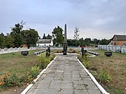 Пам'ятник воїнам-односельчанам Корнин (загальний вигляд алеї).jpg