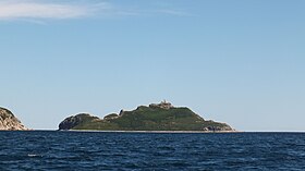 Остров Чихачёва перед входом в залив Ольги