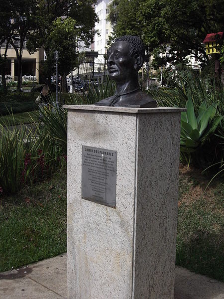 File:0001 Busto de Zumbi dos Palmares Petropolis.JPG