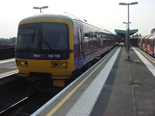 165106 at Greenford station 1