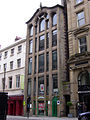 16 Cook Street, Liverpool, 1866. Met glas van vloer tot plafond komt daglicht dieper in het gebouw