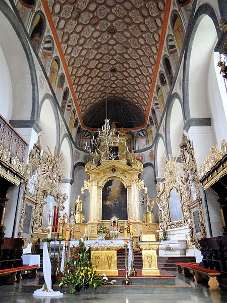 File:180415 - Interior of the Basilica in Pułtusk - Main Altar - 01.jpg