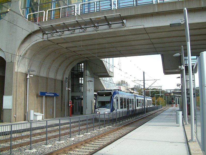File:2008 Station Driemanspolder (06).JPG