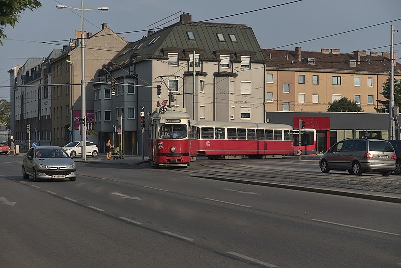 File:2017-06-21 AT Wien 22 Donaustadt, Erzherzog-Karl-Straße @ Konstanziagasse, E1 4774+c4 1310 Linie 25 (50077591358).jpg