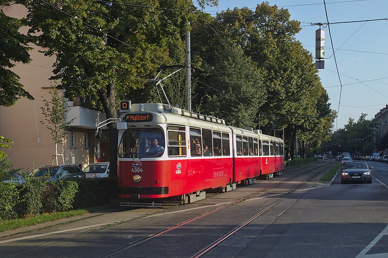 File:2018-07-31 AT Wien 19 Döbling, Heiligenstädter Straße @ Greinergasse, E2 4004+c5 1404 Linie D (49430462093).jpg