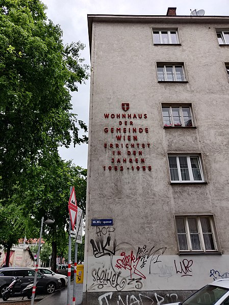 File:2020-05-28 Gemeindebau Koppstraße 6 inscription.jpg