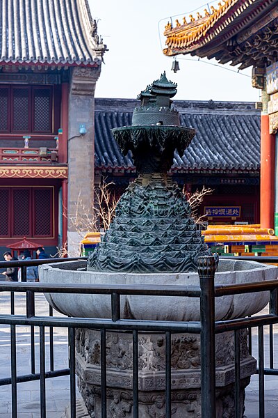 File:20200109 Yonghe Temple fountain-2.jpg