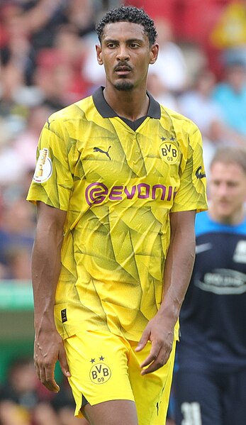 Haller playing for Borussia Dortmund in 2023