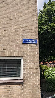 Thumbnail for File:6 Juni-straat (Ter herinnering aan D-Day 1944) street sign, Bergschenhoek (2022) 05.jpg