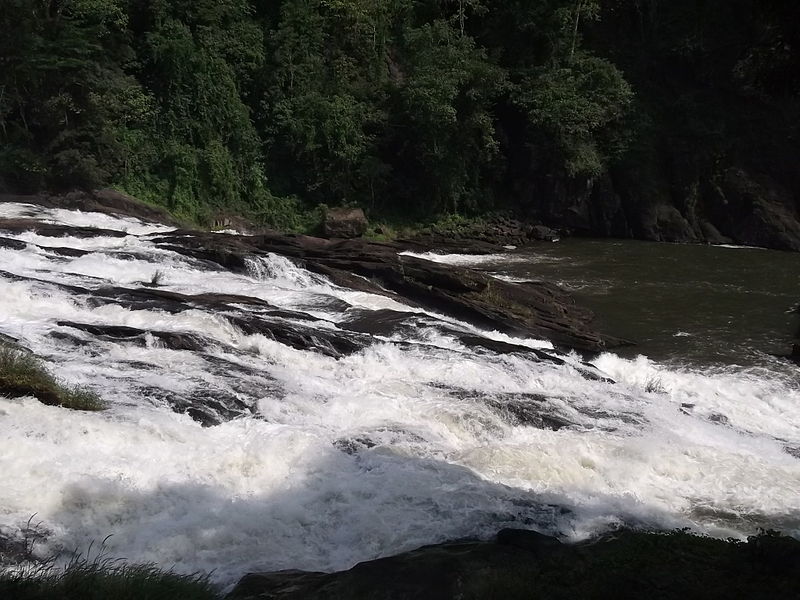 File:A Photo fo Vazhachal Falls taken on 28 october 2012by me.jpg