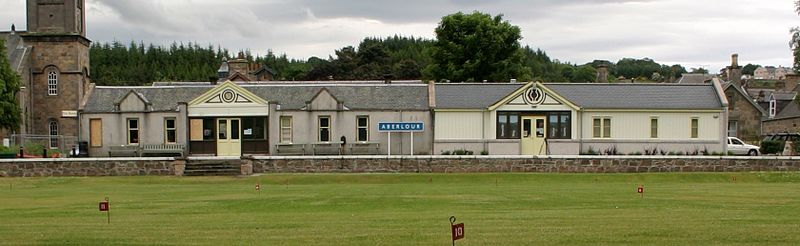 File:Aberlour railway station in 2006 2.jpg