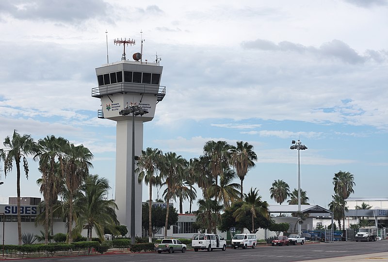 File:Aerpuerto de La Paz, BCS, 201710.jpg