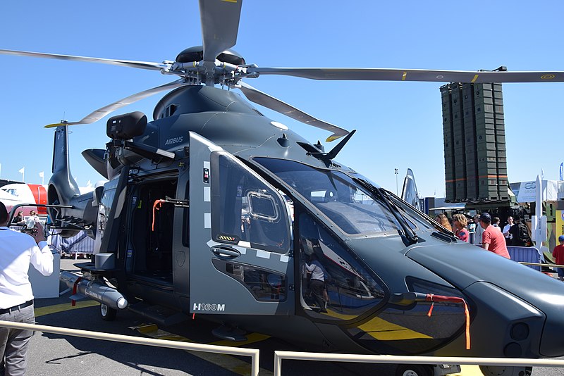 800px-Airbus_Helicopters_H160M_mock-up_at_Paris_Air_Show_2019.jpg