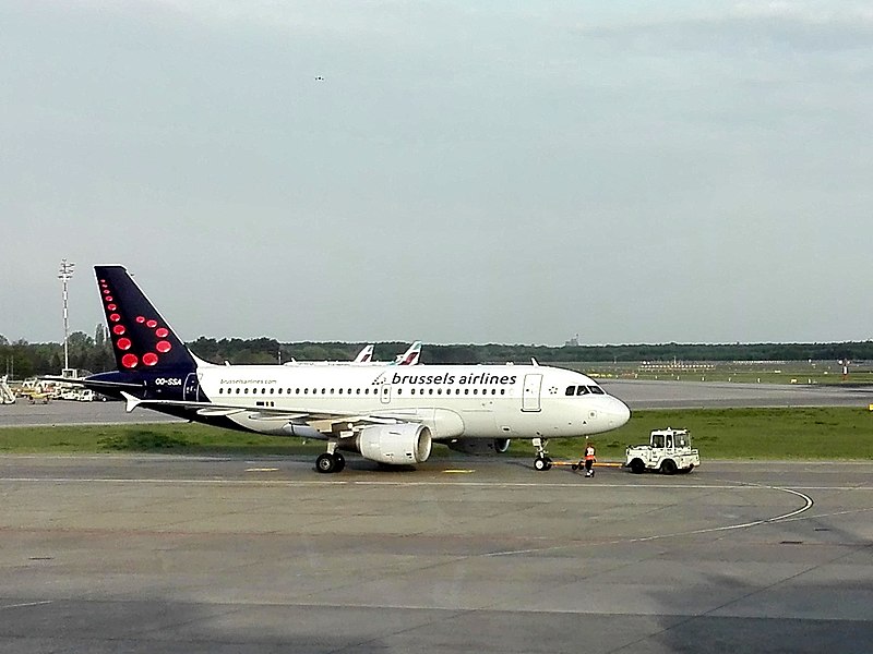 File:Aircraft OO SSA at Berlin TXL, April 23, 2018.jpg