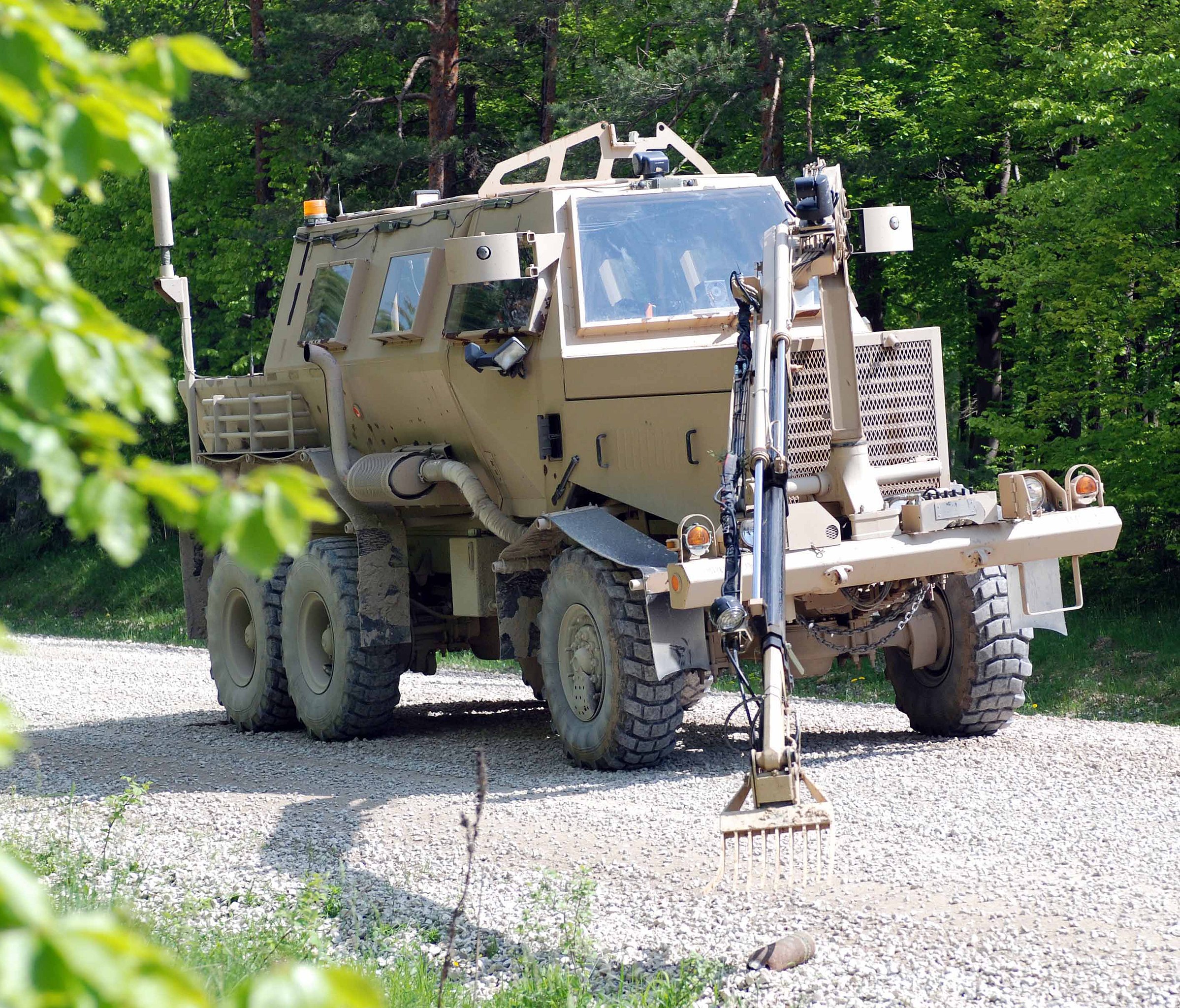 mærke Tæl op tang File:Army simulated buffalo vehicle, a 5-ton truck.jpg - Wikimedia Commons