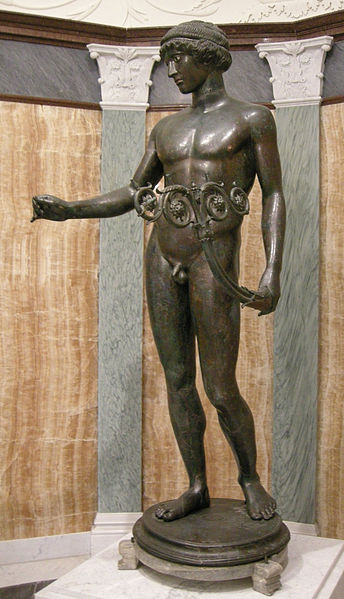 File:Arte romana da pompei, giovane che regge una lampada, 20-10 ac. 01.JPG