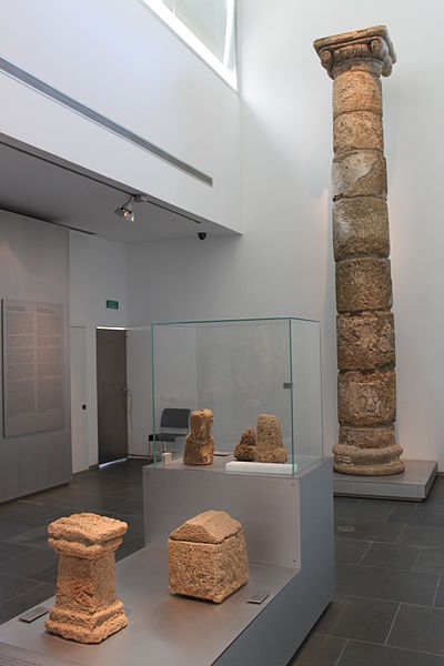 File:Baelo Museo interior 1.JPG