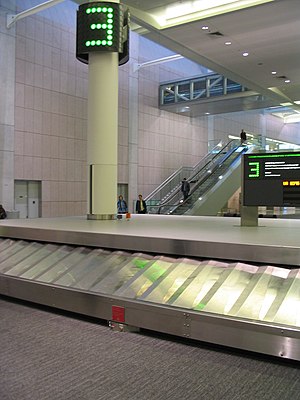 Baggage carousel 3 at Pearson Terminal 1 (11892436).jpg