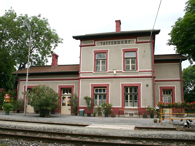 File:Bahnhof Tattendorf 1.jpg