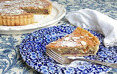 Bakewell-bubinaĉo sur plate.jpg