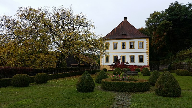 File:Barockgarten Schloss Weißenbrunn.jpg