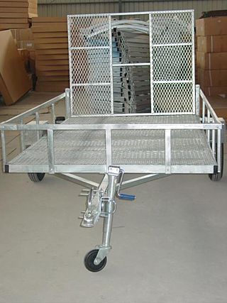 <span class="mw-page-title-main">Trailer (vehicle)</span> Towed cargo vehicle