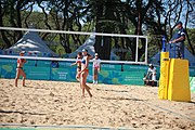 Deutsch: Beachvolleyball bei den Olympischen Jugendspielen 2018; Tag 8, 14. Oktober 2018; Mädchen, Achtelfinale – Bolivien-Puerto Rico 0:2 (18–21/18–21 ) English: Beach volleyball at the 2018 Summer Youth Olympics at 14 October 2018 – Girls Round of 16 – Bolivia-Puerto Rico 0:2 (18–21/18–21 )