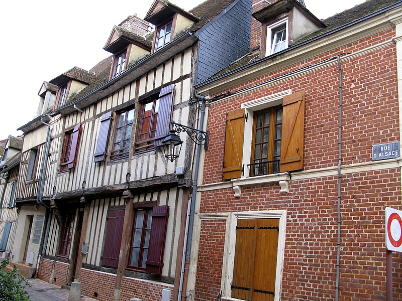 File:Beauvais rue d'Alsace (anciennes maisons) 1.jpg
