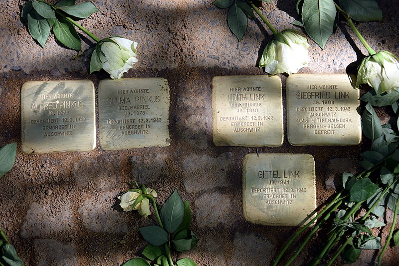 File:Berlin Stolpersteine Link Pinkus 1v2.jpg