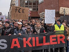 Любовь Соболь среди участников протестного марша вокруг российского посольства в Берлине, 18 февраля